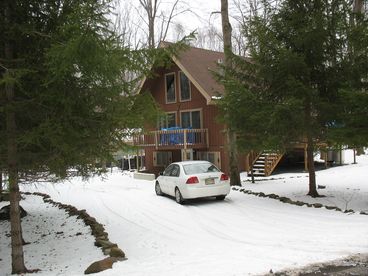 3 STORY POCONO CHALET NEAR LAKE W/CANOE