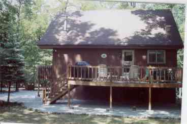 3 STORY POCONO CHALET NEAR LAKE W/CANOE